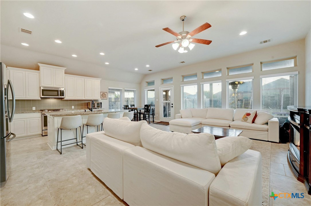 313 Durata Drive Property Photo 8