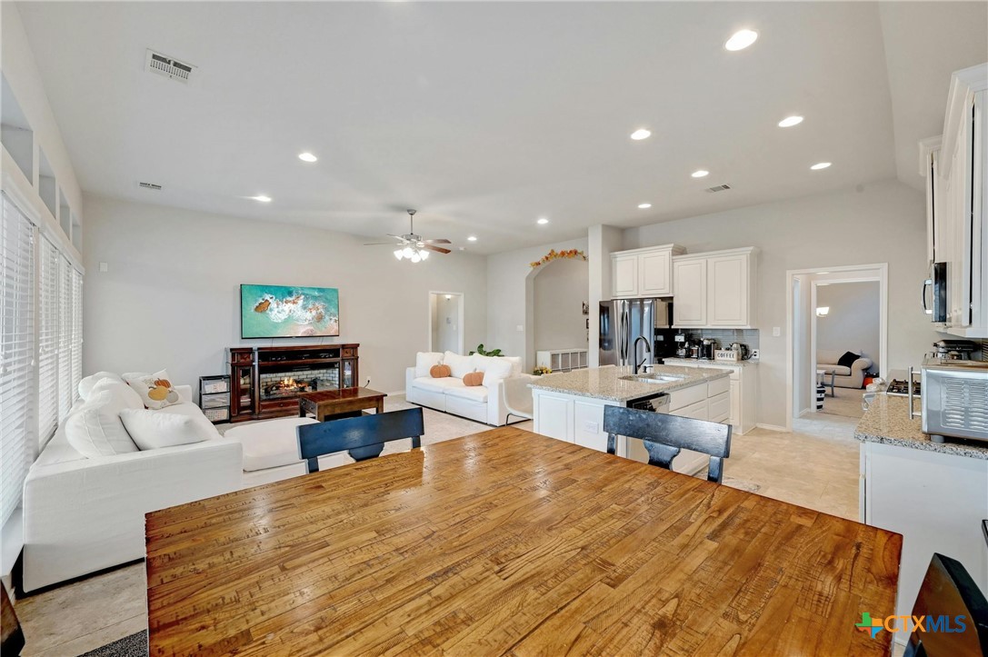 313 Durata Drive Property Photo 16