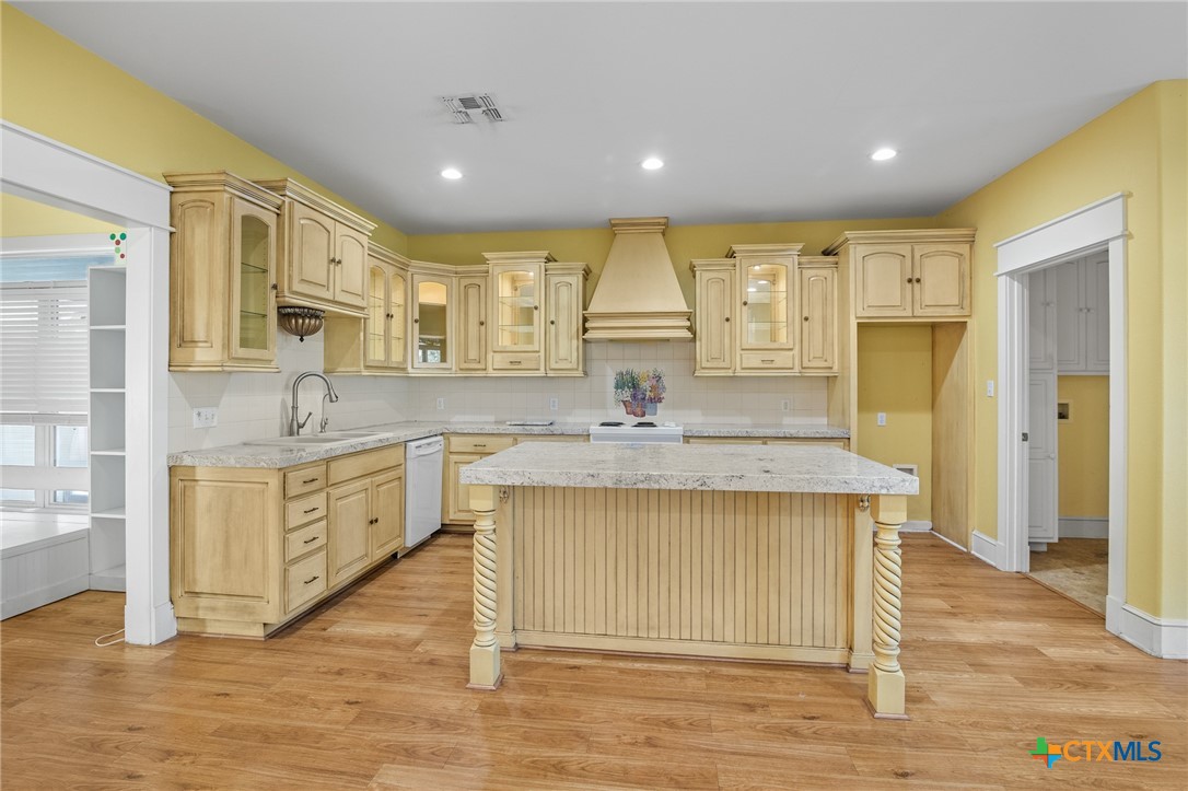 49 Lakeplace Street Property Photo 15