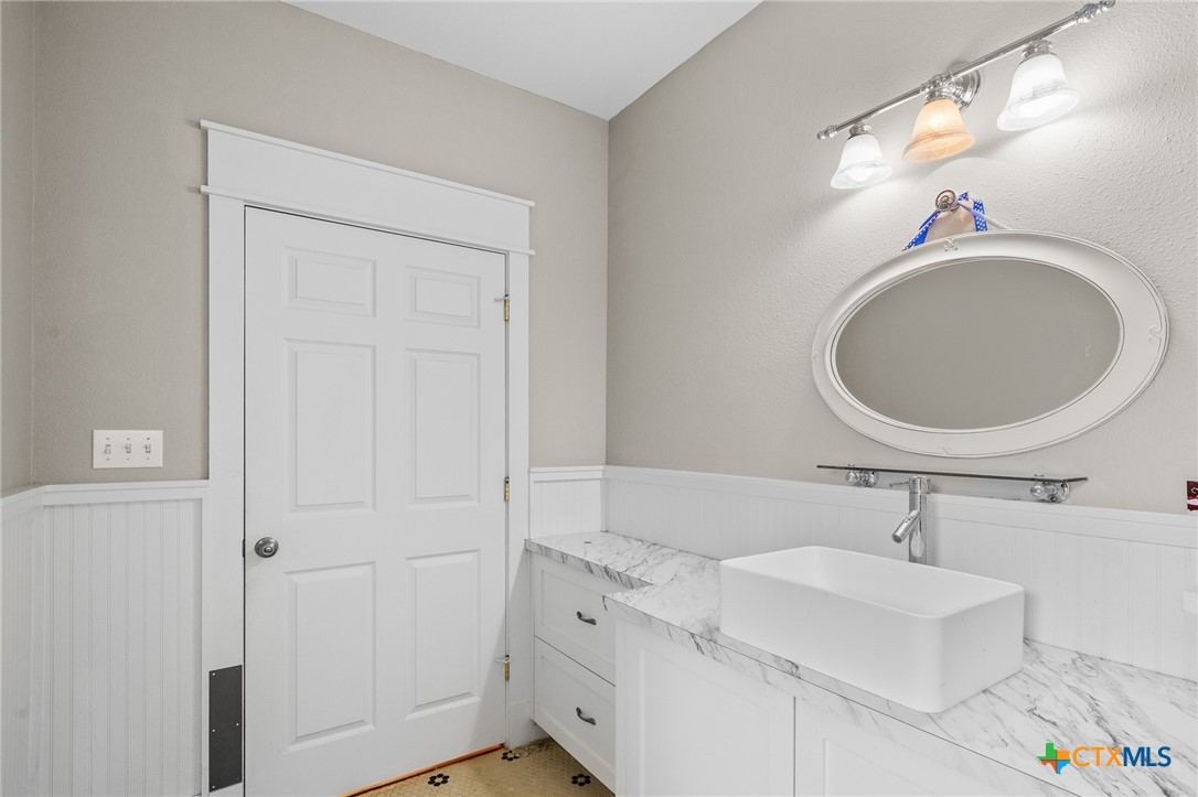 49 Lakeplace Street Property Photo 25