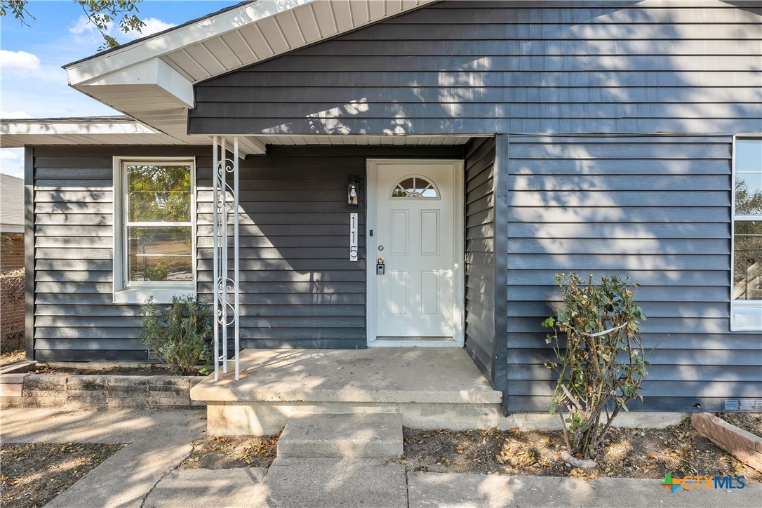 115 W Fowler Avenue Property Photo 2
