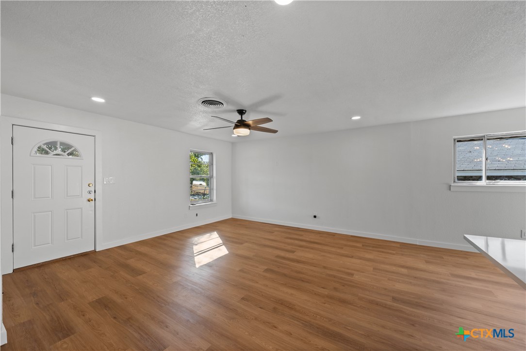 115 W Fowler Avenue Property Photo 3