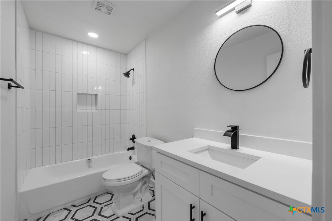 115 W Fowler Avenue Property Photo 13