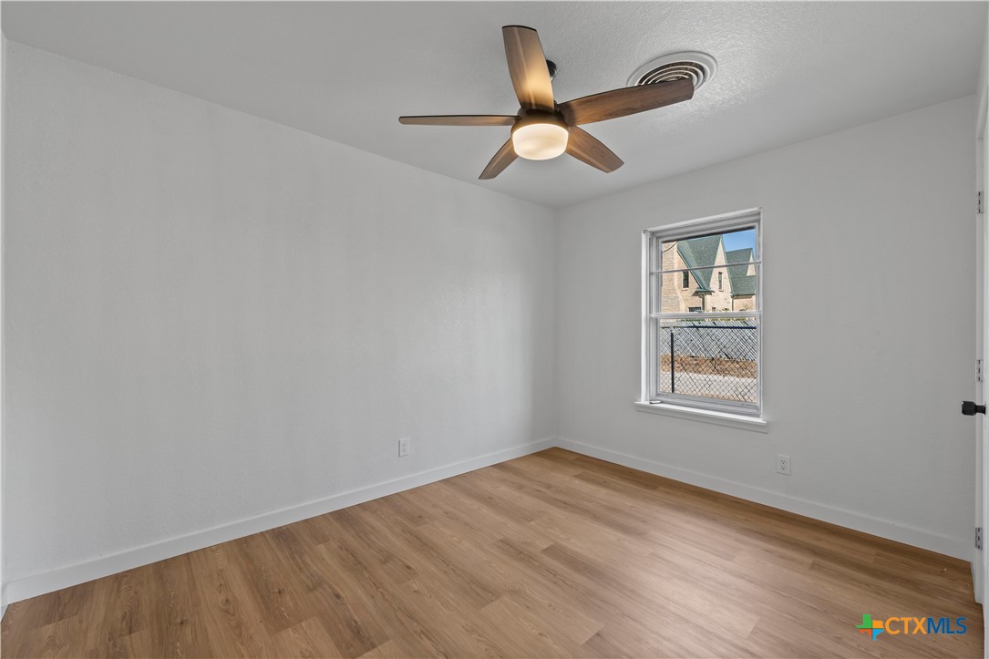 115 W Fowler Avenue Property Photo 14
