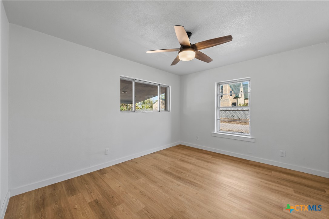 115 W Fowler Avenue Property Photo 18