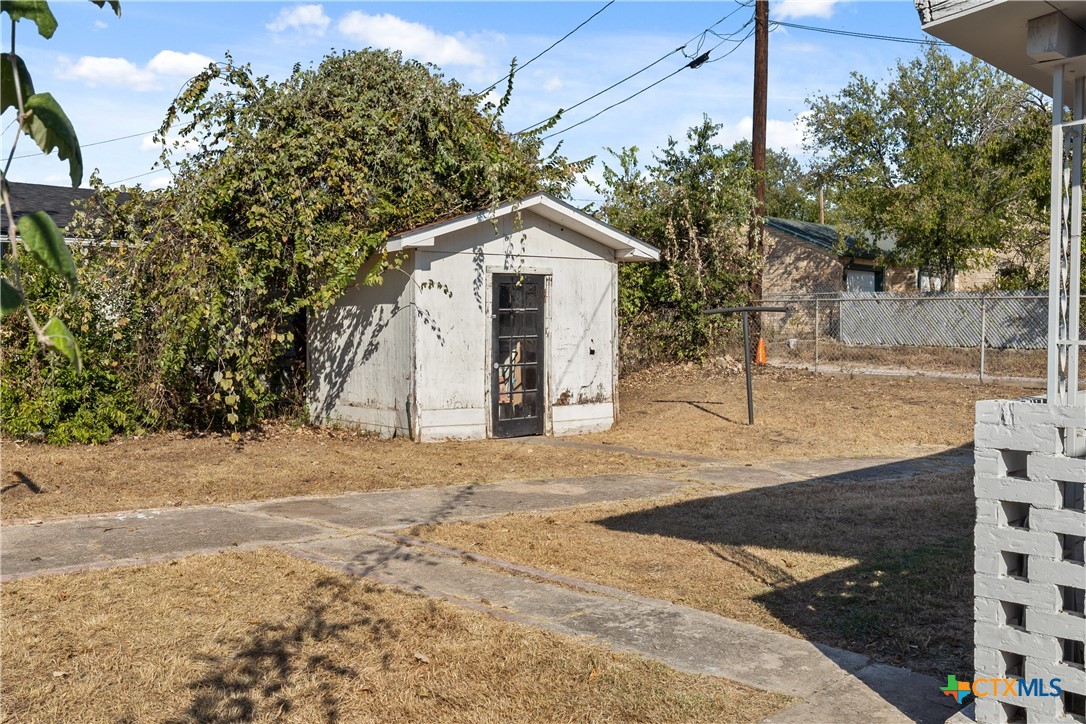 115 W Fowler Avenue Property Photo 25