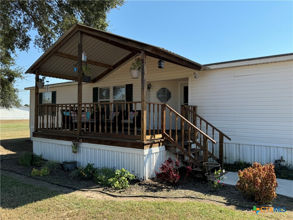 2803 Old Goliad Road Property Photo 2
