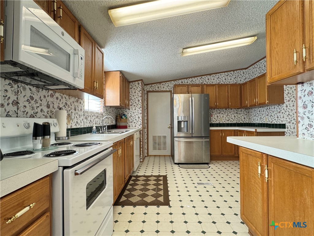 2803 Old Goliad Road Property Photo 7