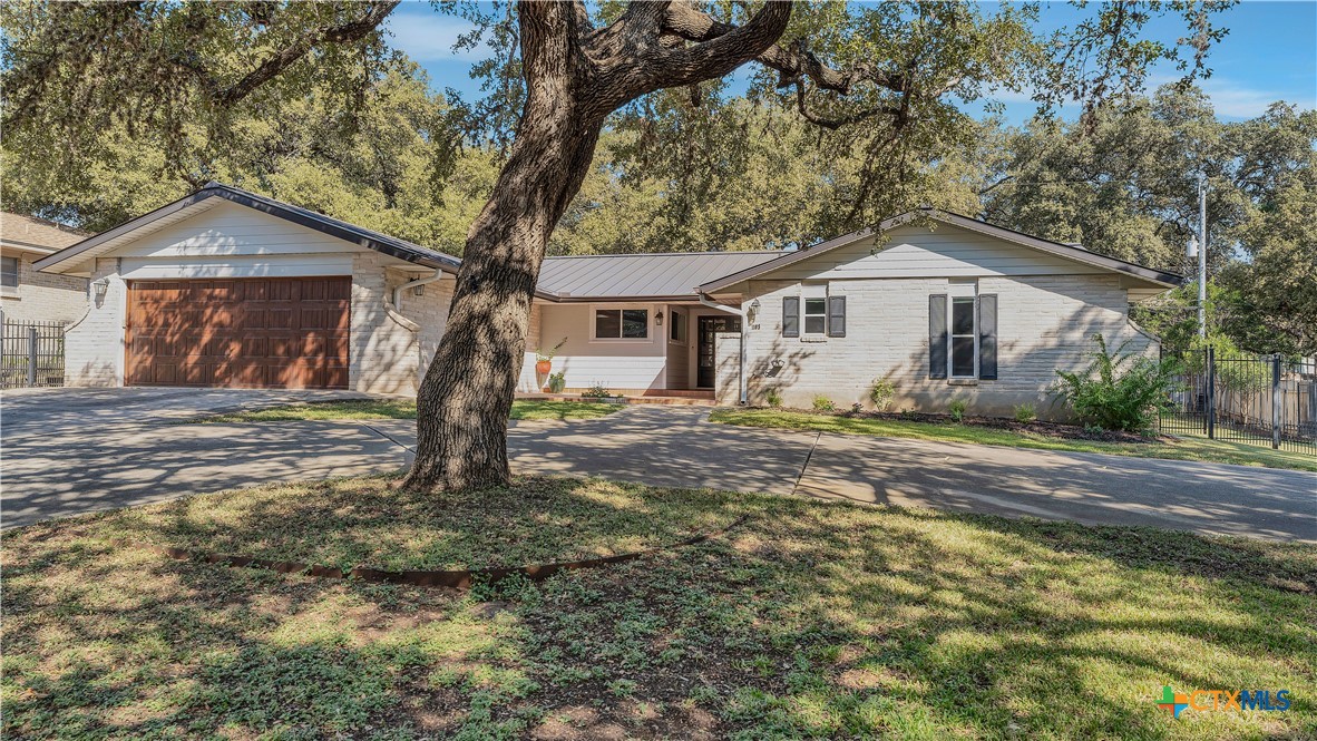 1105 Spent Wing Drive Property Photo 2