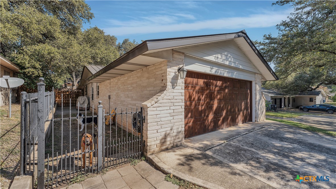 1105 Spent Wing Drive Property Photo 3