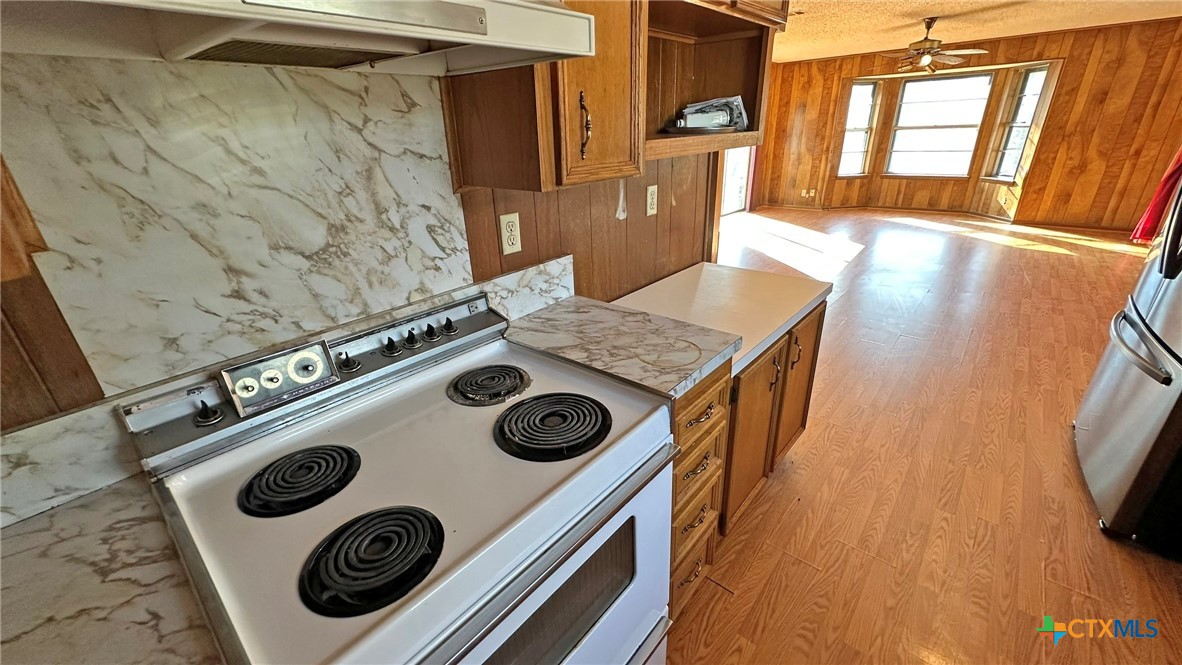 902 Holly Street Property Photo 3