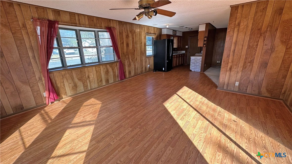 902 Holly Street Property Photo 8