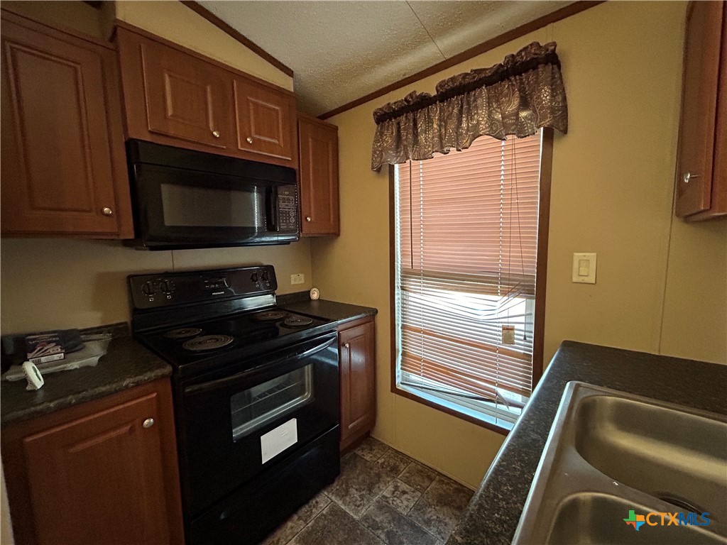 10537 Fm 616 Property Photo 9