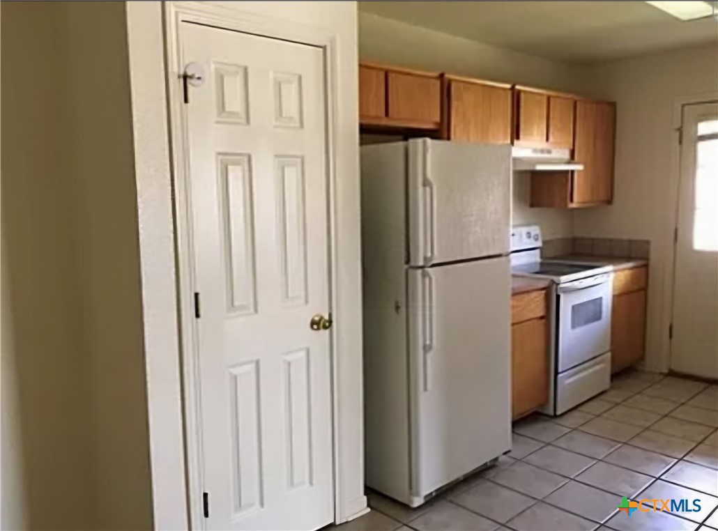 4904 John David Drive Property Photo 3