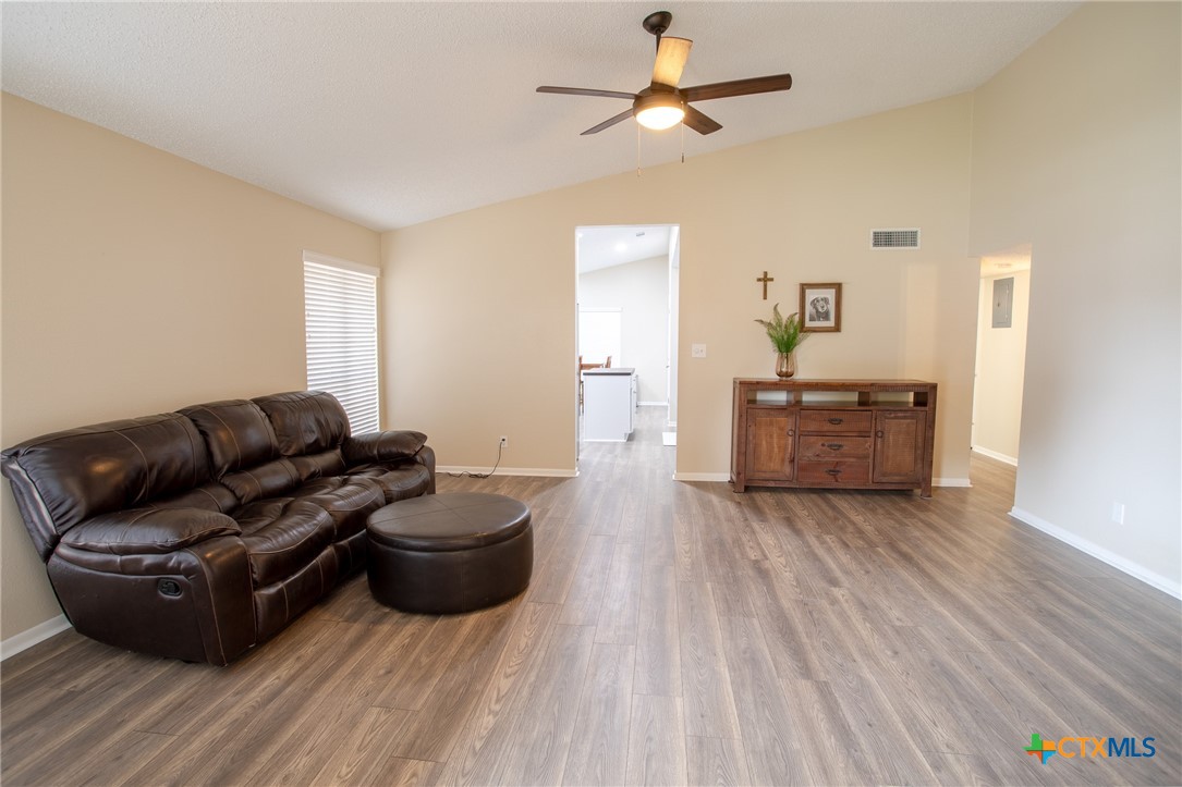 111 Kensington Drive Property Photo 4