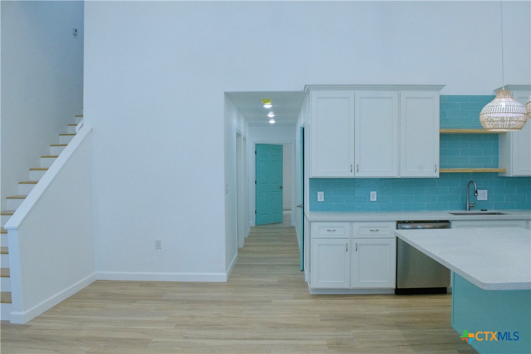 196 Circle Hook Property Photo 9