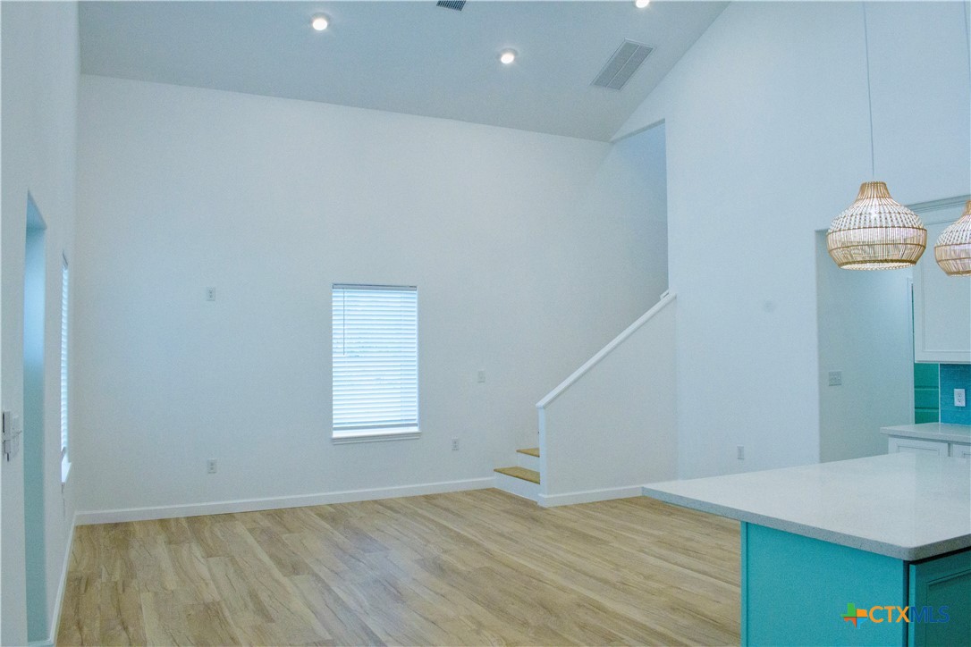 196 Circle Hook Property Photo 12