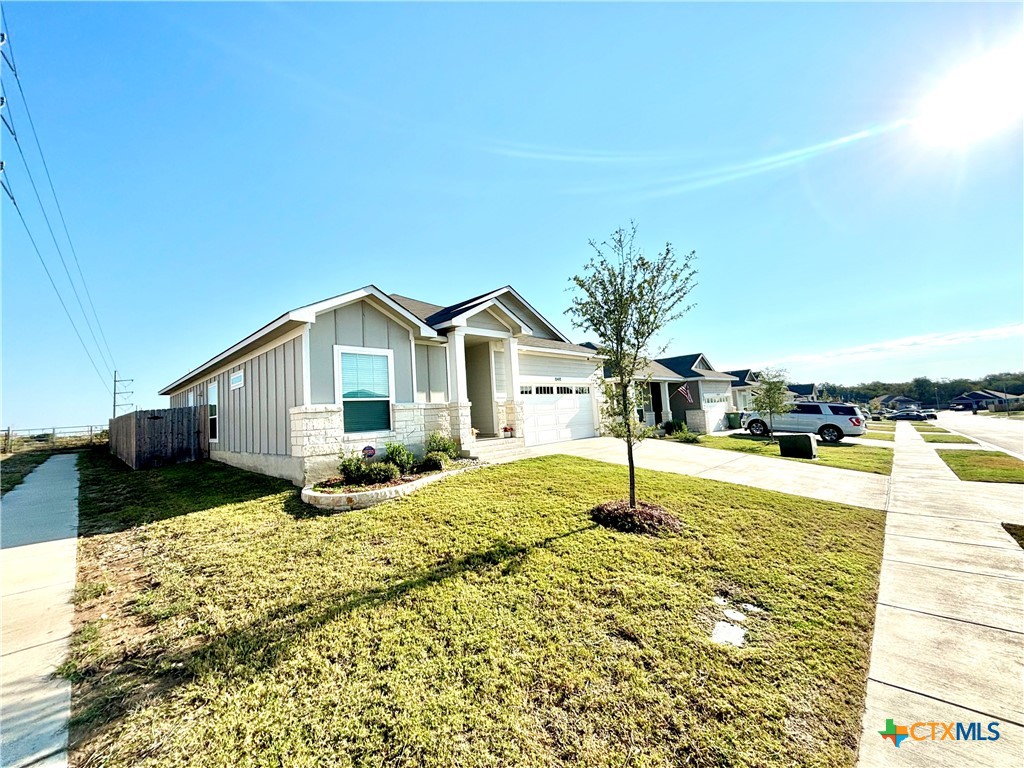 648 Oxford Lane Property Photo 3