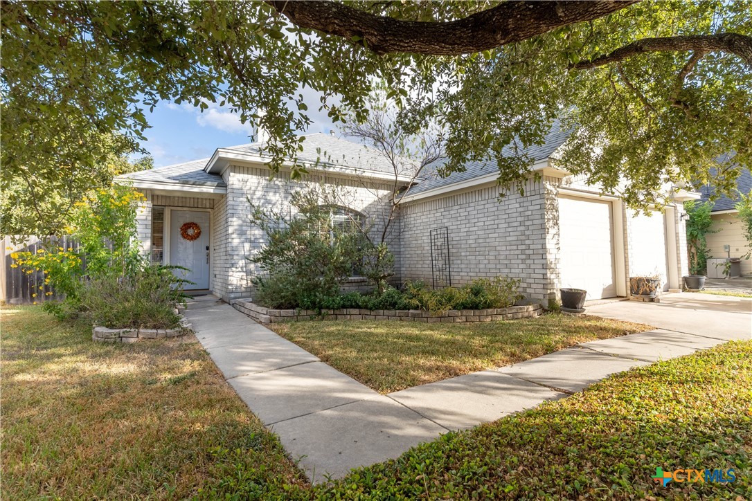 320 Meadow Park Property Photo 1