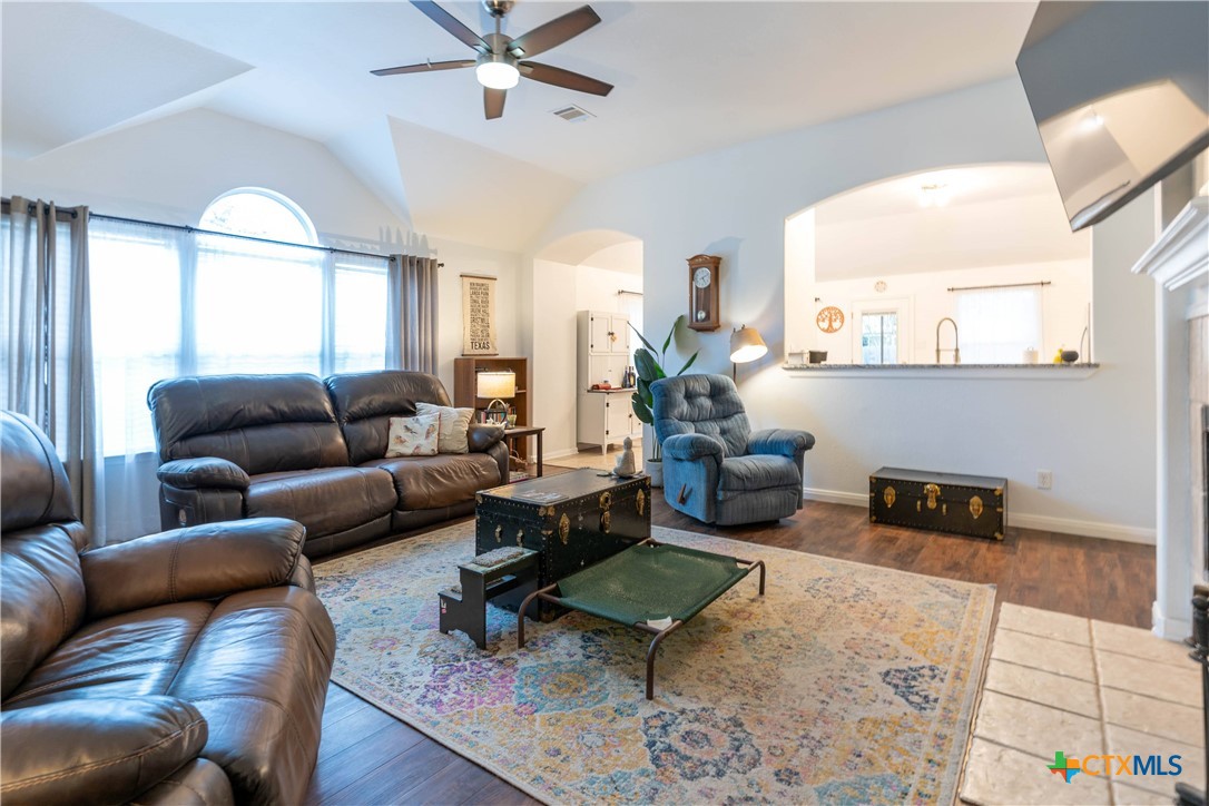 320 Meadow Park Property Photo 5