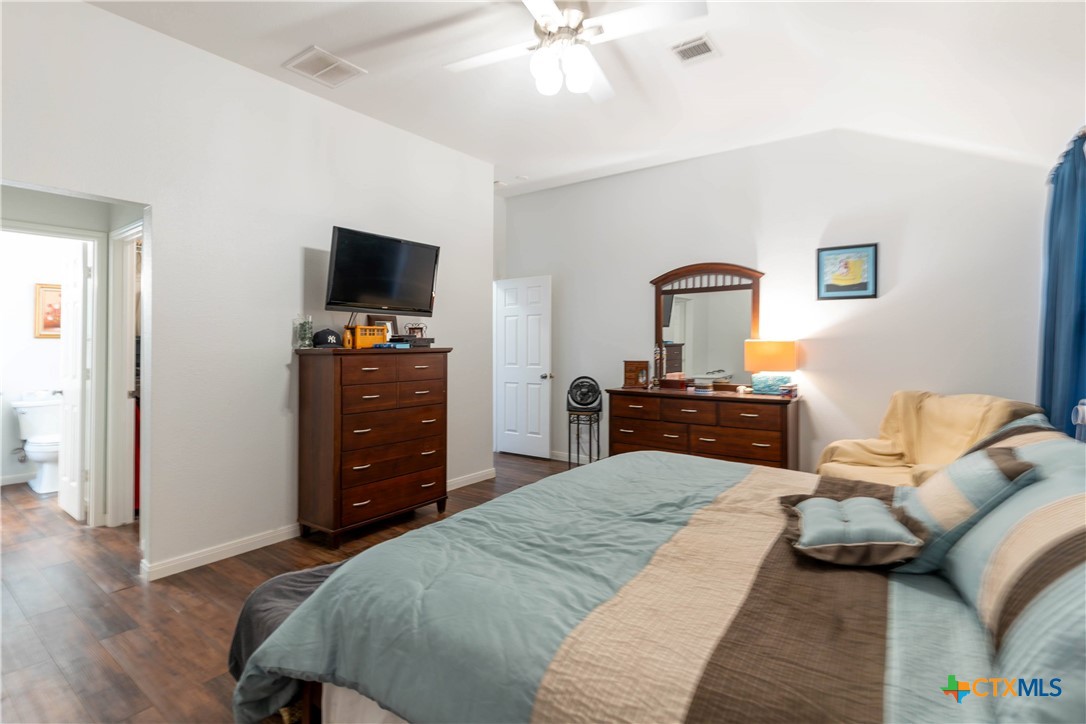 320 Meadow Park Property Photo 15