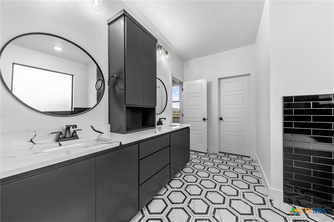 4991 Bella Charca Parkway Property Photo 21