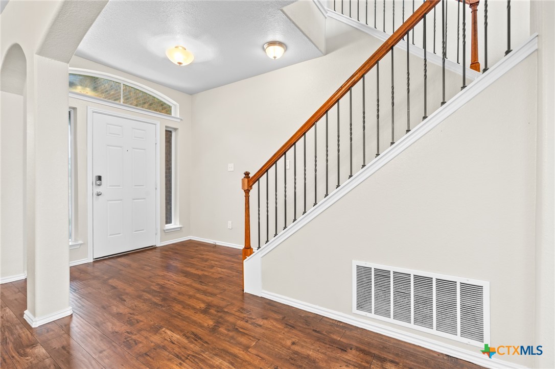 3302 Lorne Drive Property Photo 5