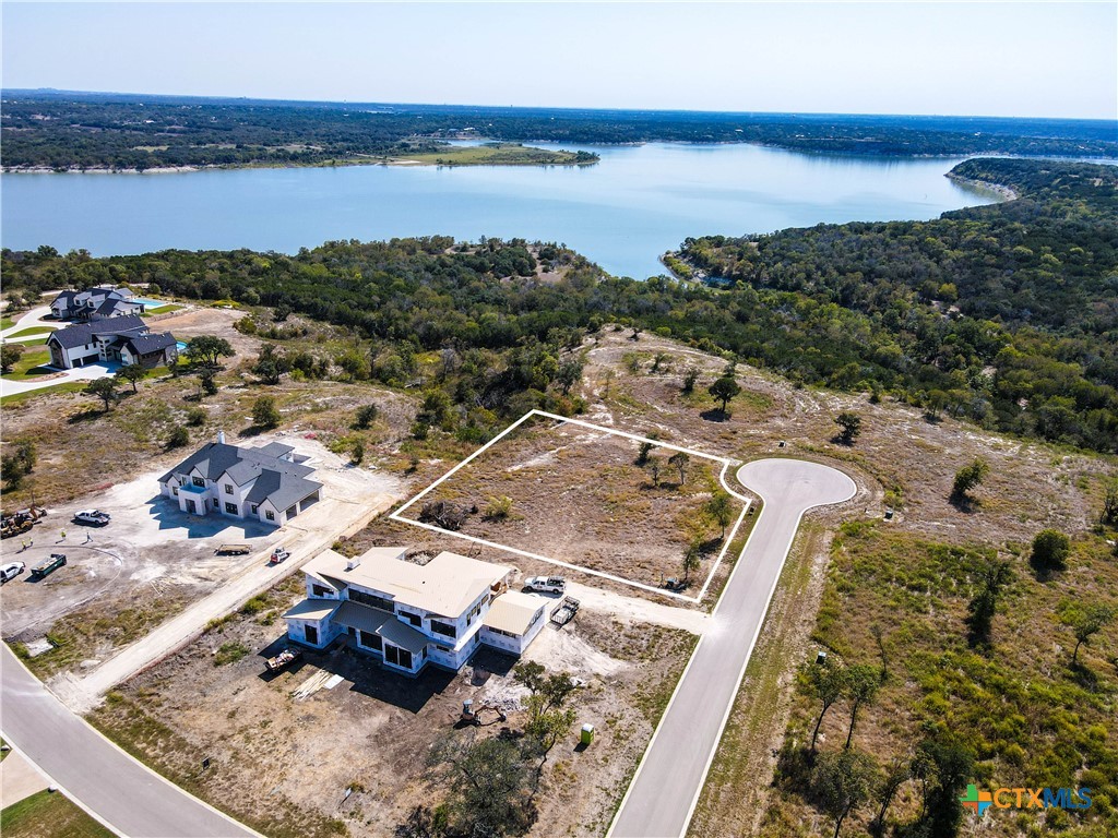 10207 Enclave Cove Property Photo 3