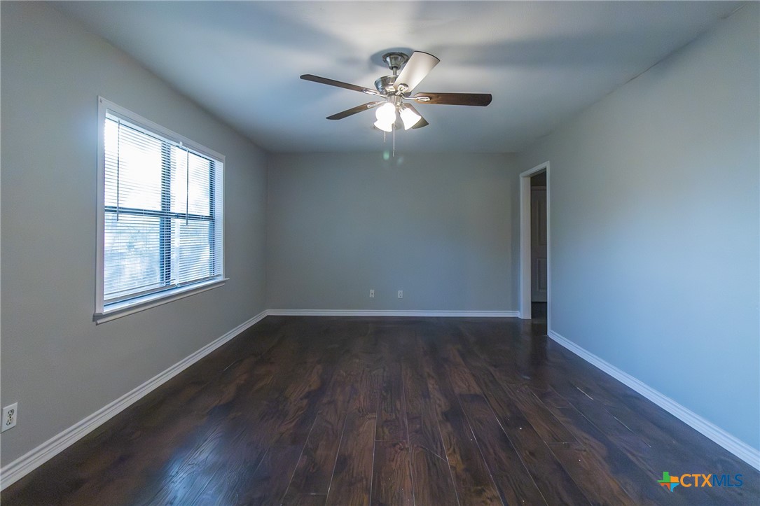 210 W Zenith Avenue Property Photo 5