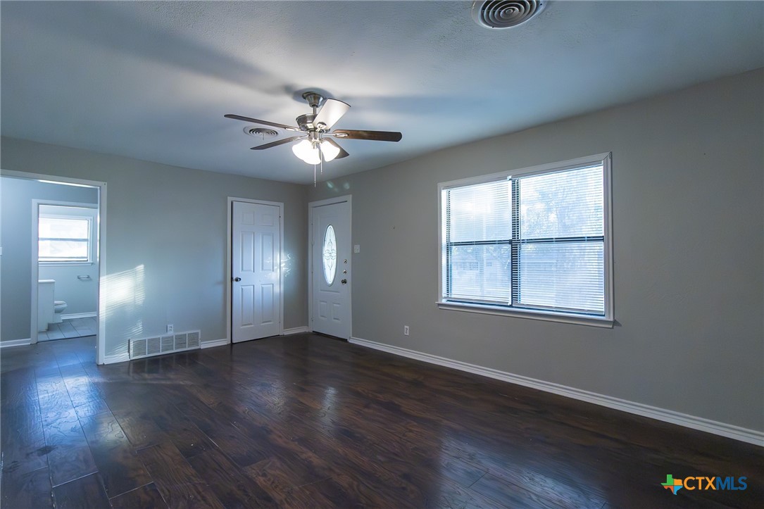 210 W Zenith Avenue Property Photo 9