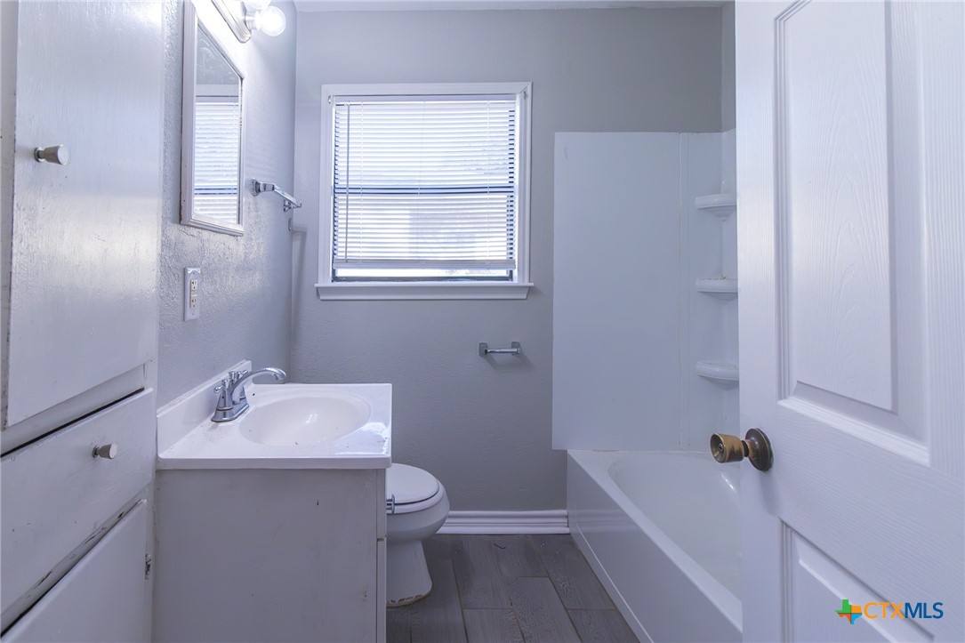 210 W Zenith Avenue Property Photo 16