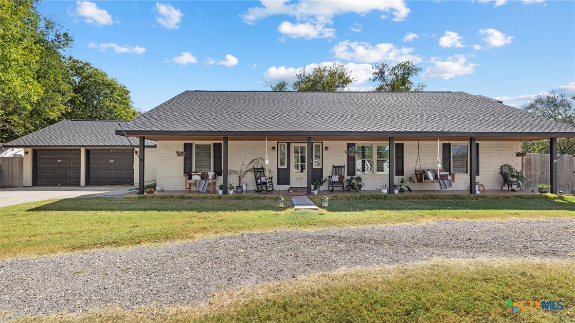 207 Woodlake Drive Property Photo 1