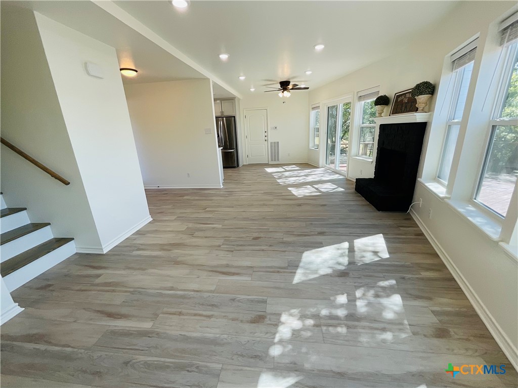 15933 Goliad Loop Property Photo 7