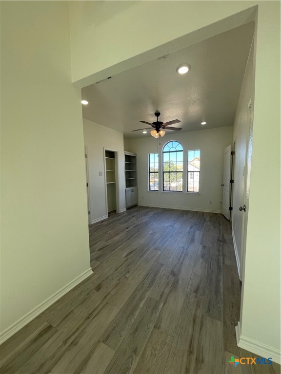 15933 Goliad Loop Property Photo 32