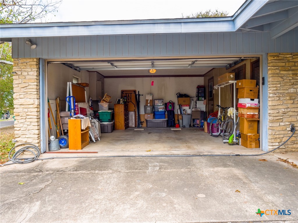 1107 Elm Lane Property Photo 3