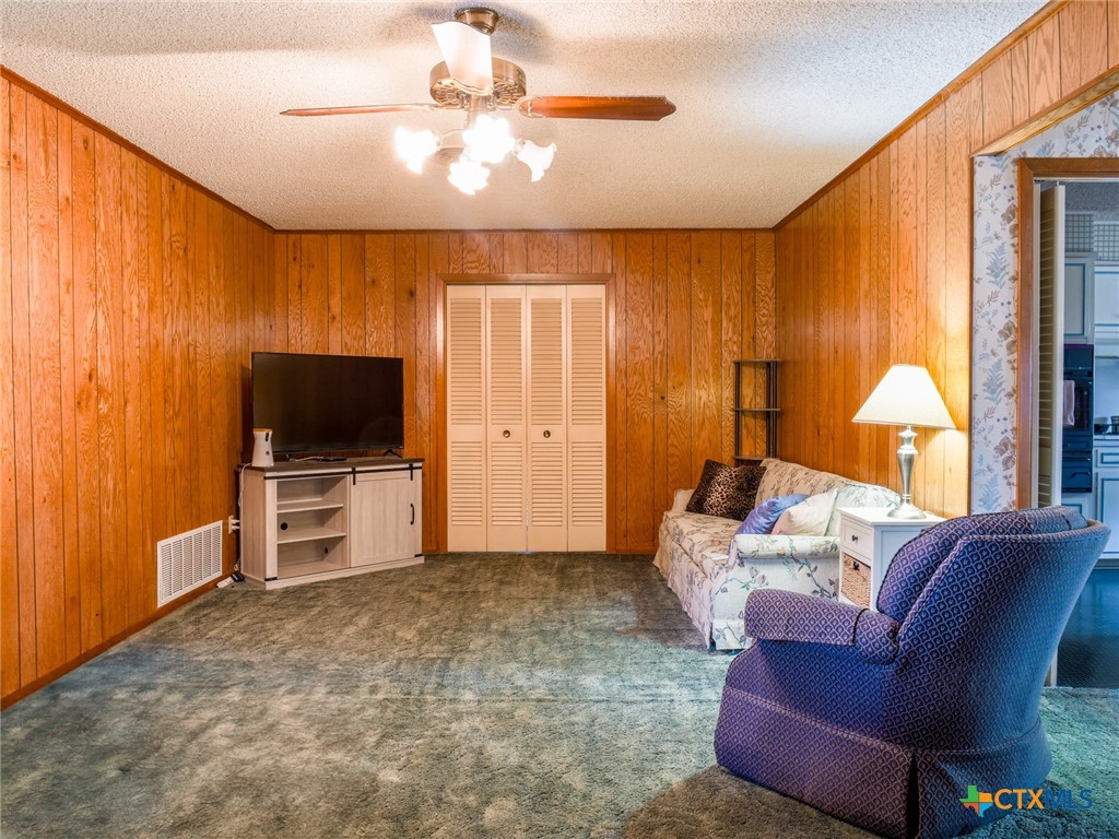 1107 Elm Lane Property Photo 4
