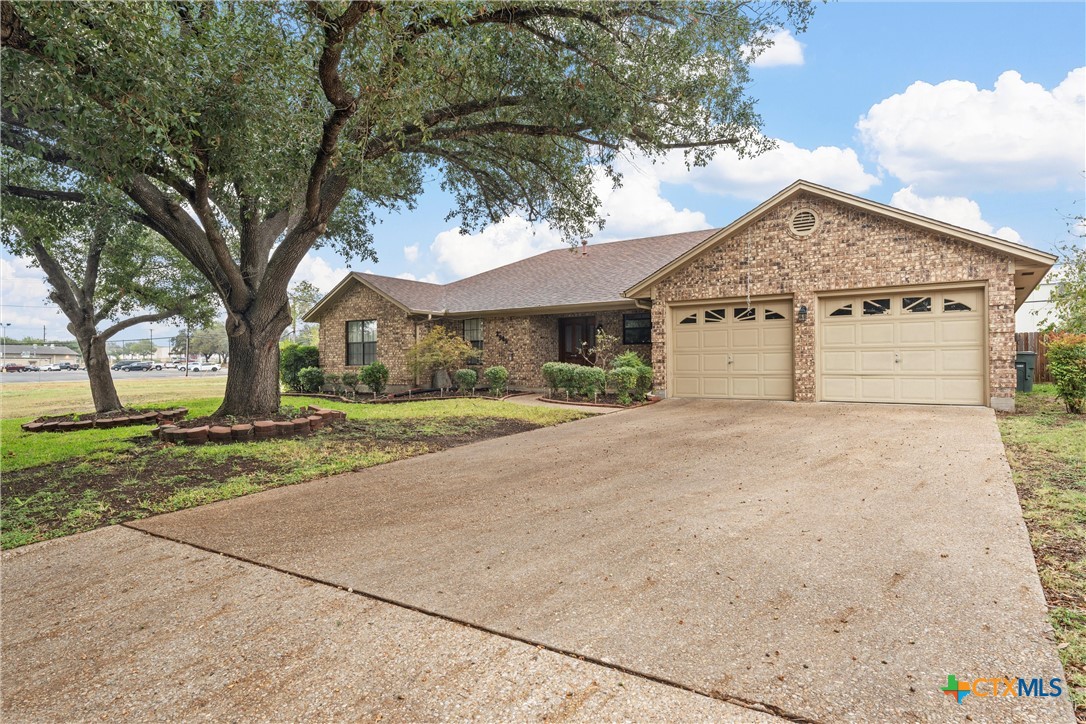 2909 Oaklawn Drive Property Photo 2