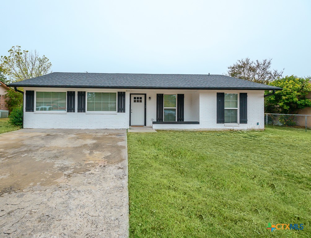 1011 Ronstan Drive Property Photo 4