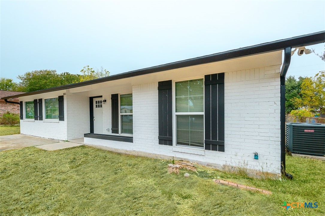 1011 Ronstan Drive Property Photo 5