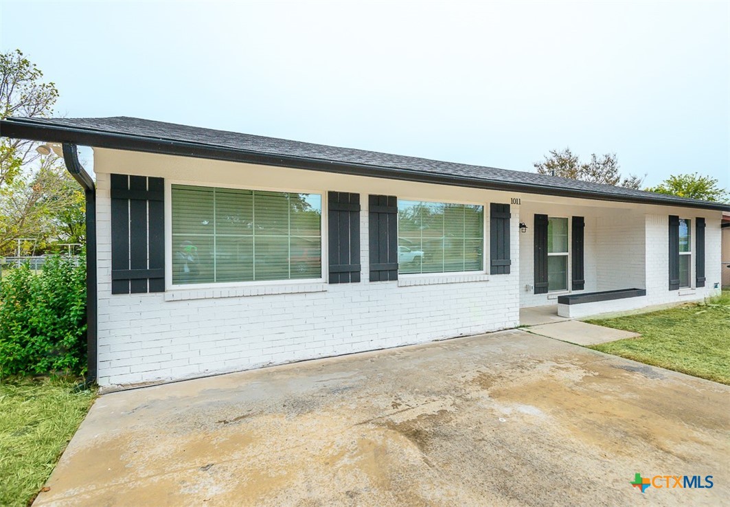 1011 Ronstan Drive Property Photo 6