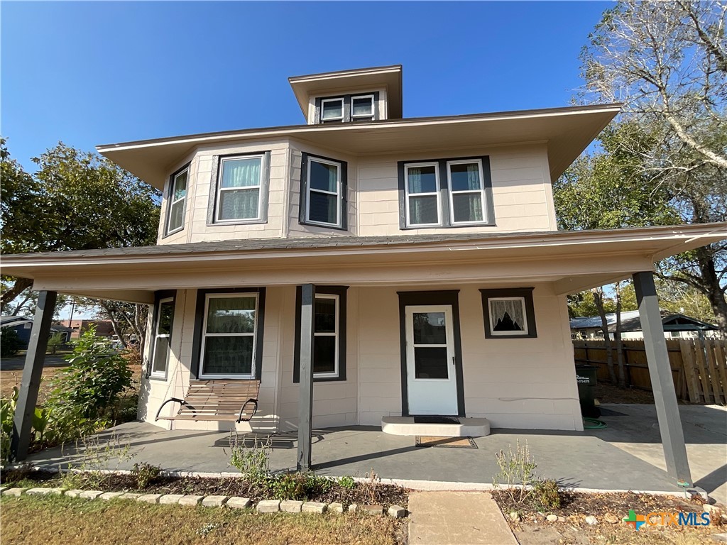 1203 E Third Street Property Photo 4