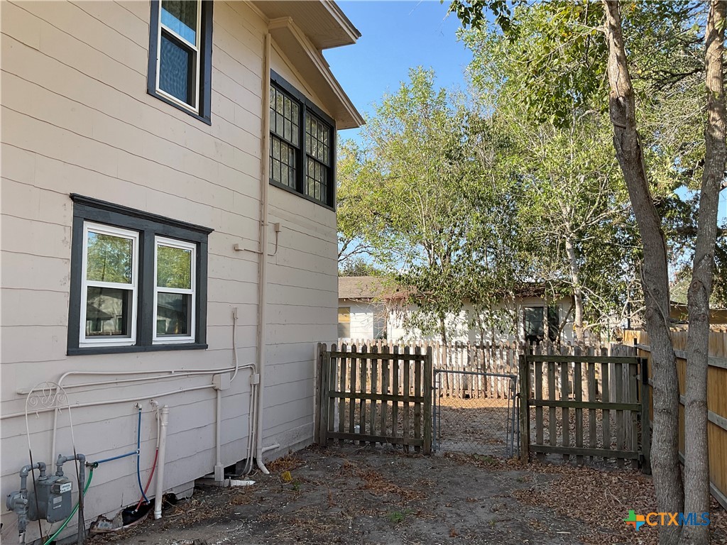 1203 E Third Street Property Photo 5