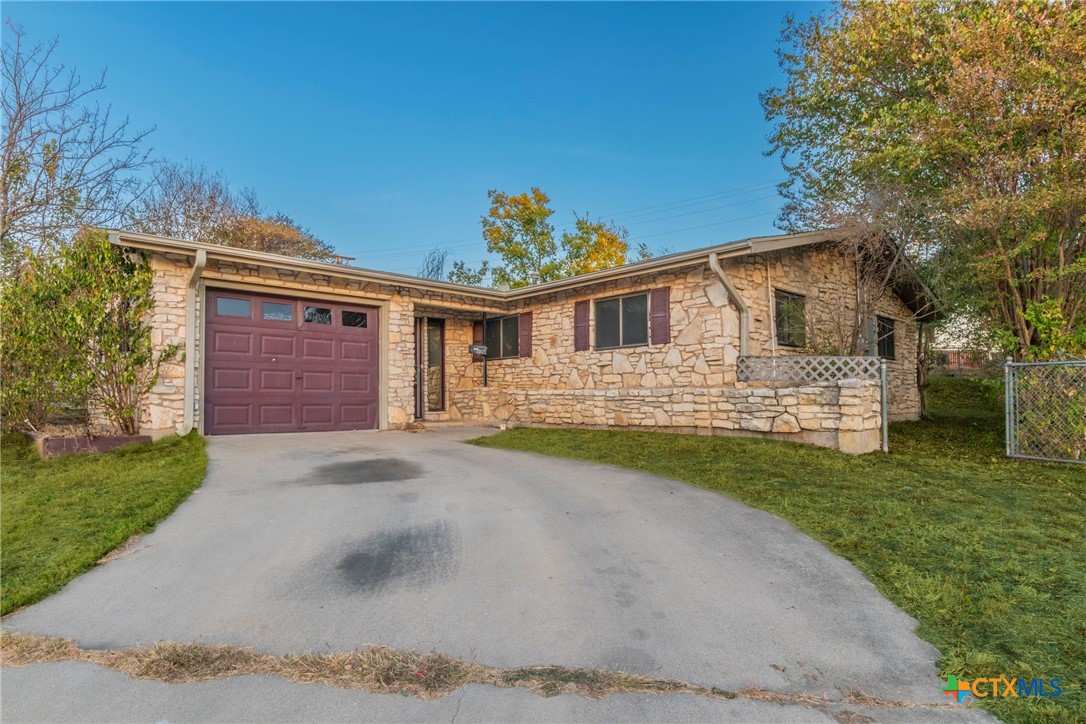 1104 Robindale Drive Property Photo 1