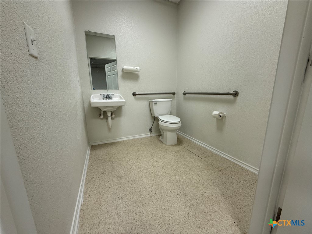 1900 E Elms Road 101 Property Photo 12