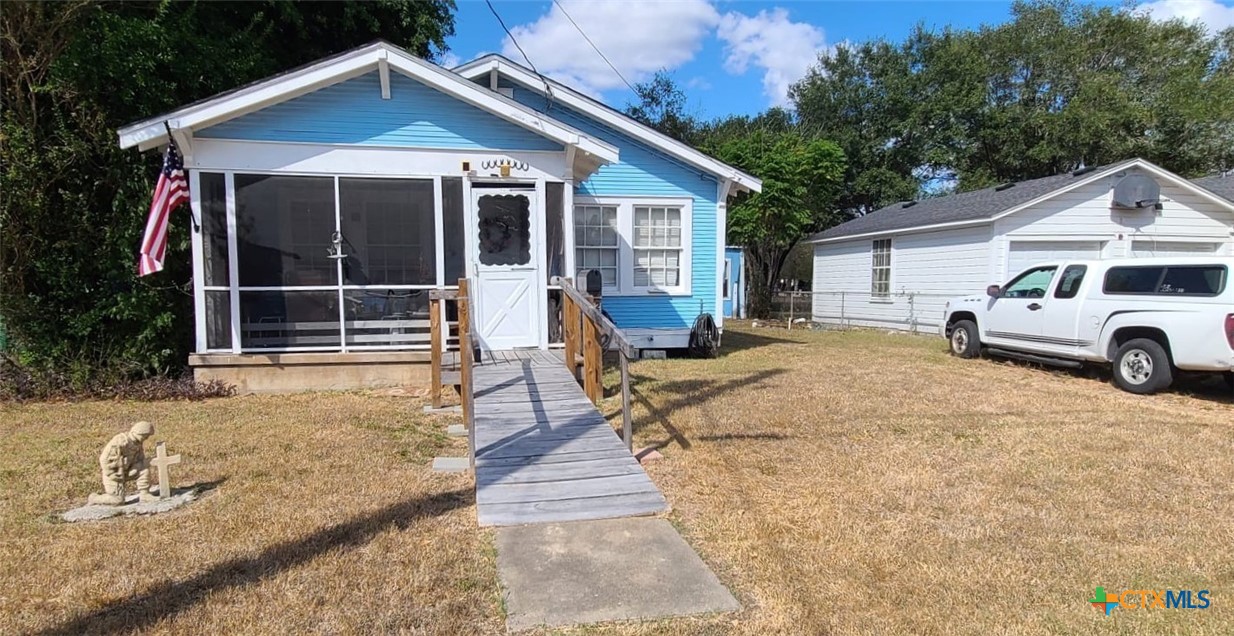 204 W Trinity Street Property Photo 1
