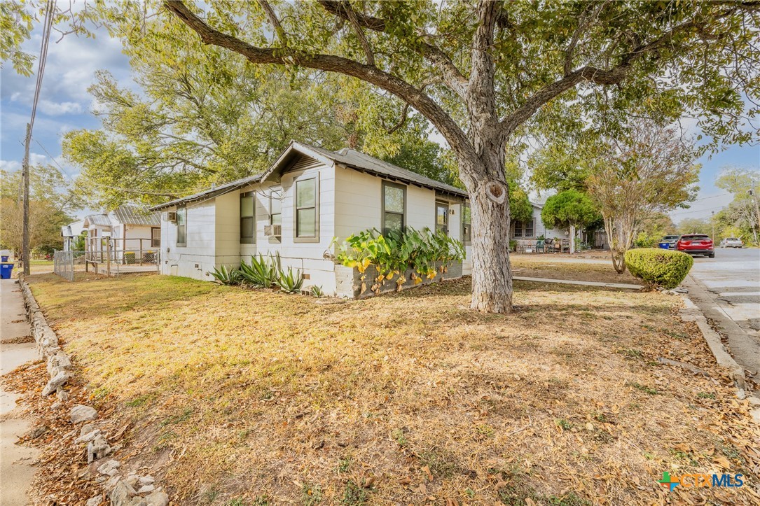 1226 Saint Matthew Street Property Photo 2