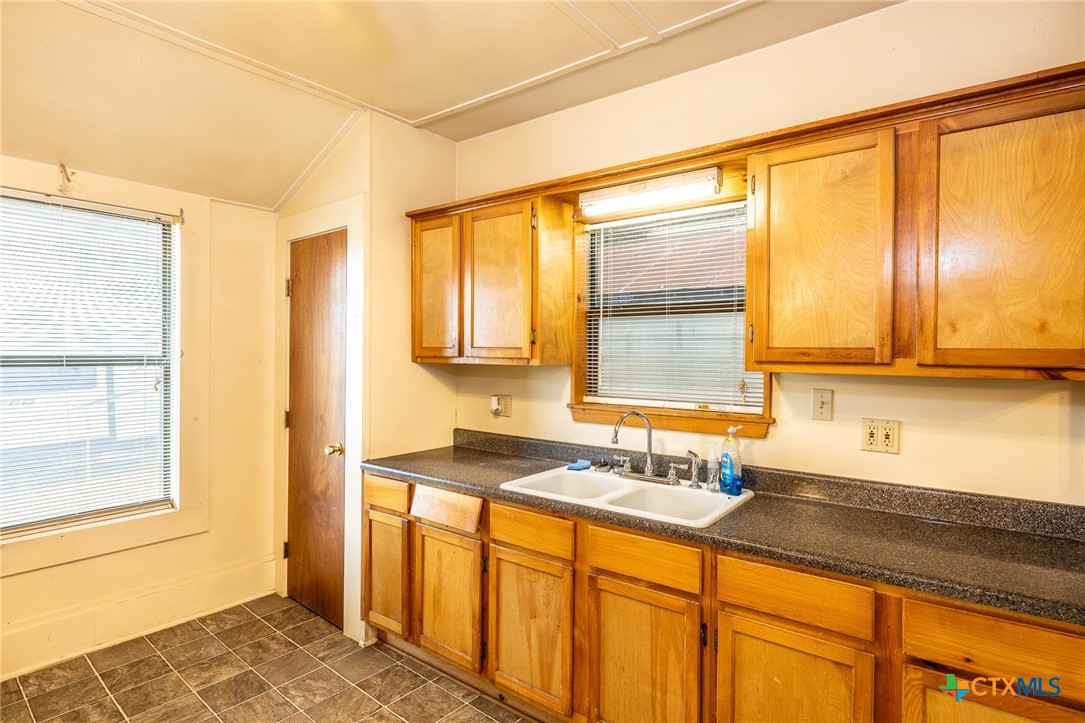 1226 Saint Matthew Street Property Photo 8
