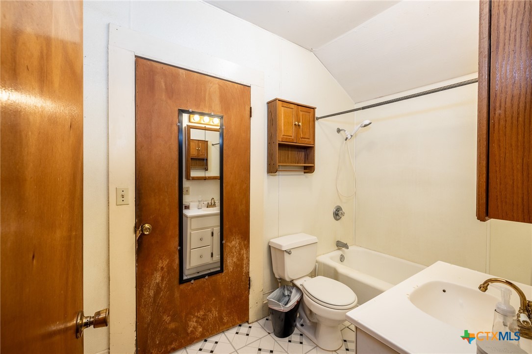 1226 Saint Matthew Street Property Photo 16