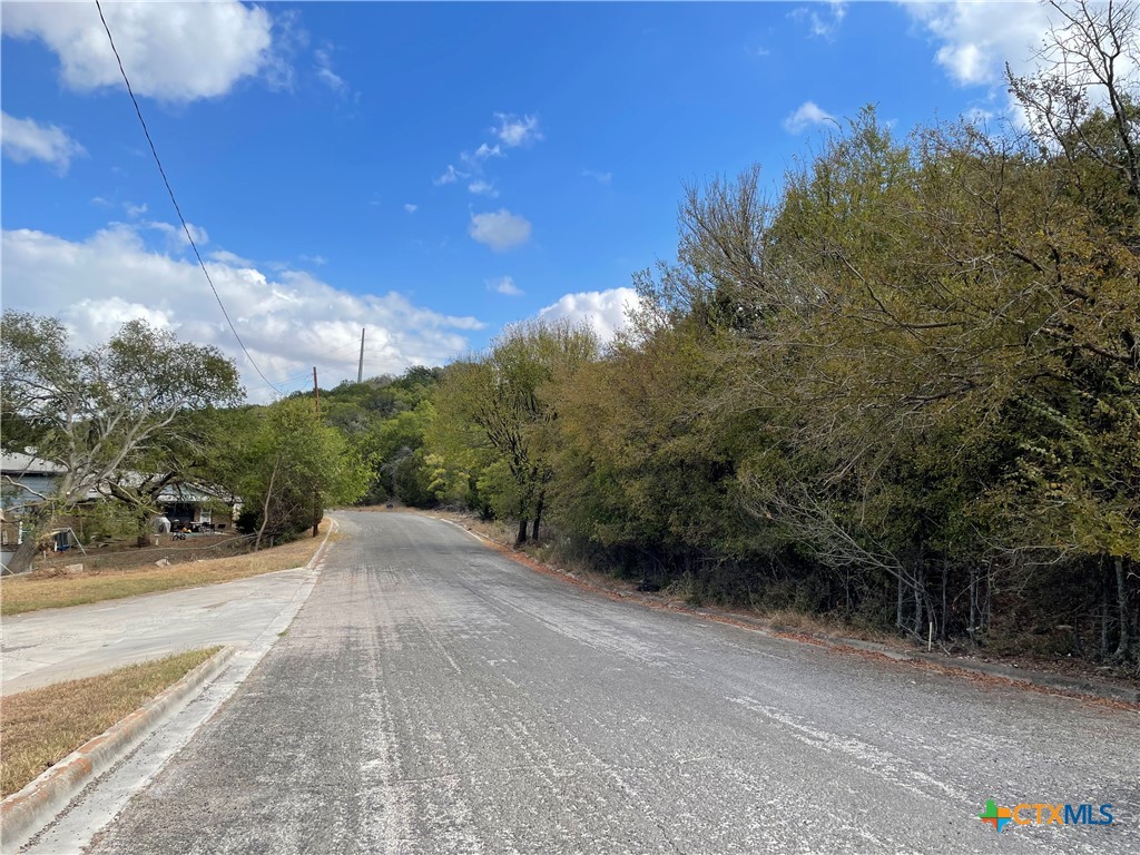2005 Highland Drive Property Photo 2