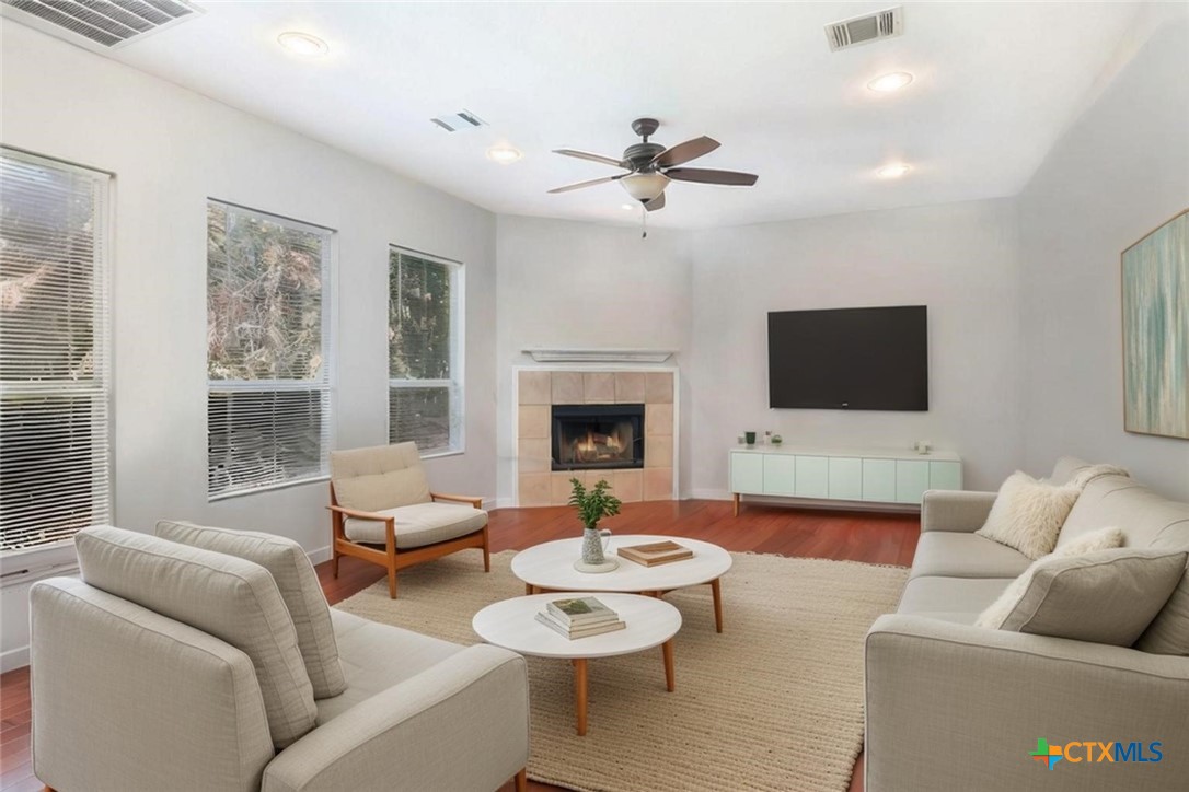 1635 Bold Cypress Property Photo 4